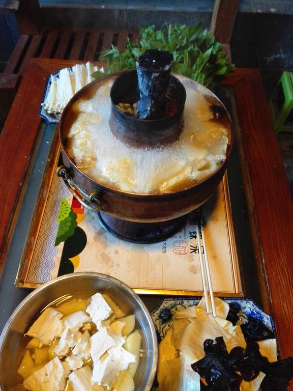 Mama Naxi Guesthouse Lijiang  Zewnętrze zdjęcie